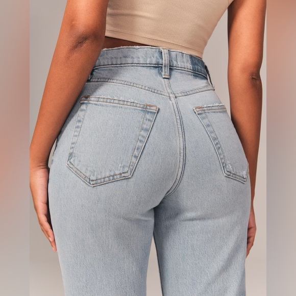Abercrombie & Fitch Curve Love 90’s Straight Ultra High Rise Jeans with Vent Hem - Picture 3 of 6